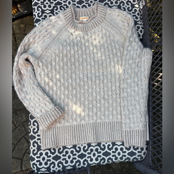 J Crew fishermen knit cashmere sweater. Size XS . Cream color. - Picture 4 of 7